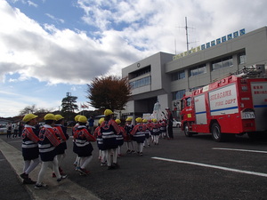 20151111天栄幼稚園幼年消防クラブ　火災予防呼びかけについて