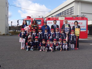 20151111天栄幼稚園幼年消防クラブ　火災予防呼びかけについて